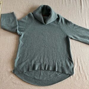 H&M oversized sea foam green turtleneck. 100% Wool S